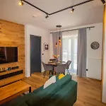 Enjoyharrachov - Atraktivni Slunny Klimatizovany 24 V Centru Harrachova Se Saunou, Parkovanim, Wifi-wlan, Sat, Herni Konzoli, Netflix Zdarma A Moznosti Dobijeni Auta Jen 150m Od Lanovky Appartement *