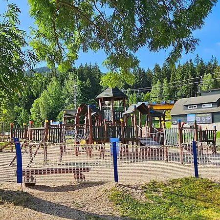 Enjoyharrachov - Atraktivni Slunny Klimatizovany 24 V Centru Harrachova Se Saunou, Parkovanim, Wifi-wlan, Sat, Herni Konzoli, Netflix Zdarma A Moznosti Dobijeni Auta Jen 150m Od Lanovky Harrachov