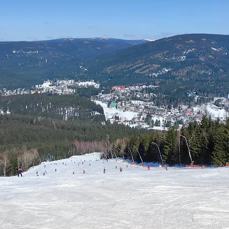Lejlighed Enjoyharrachov - Atraktivni Slunny Klimatizovany 24 V Centru Harrachova S Velkou Terasou, Saunou, Parkovanim, Wifi-wlan, Sat, Herni Konzoli, Netflix Zdarma A Moznosti Dobijeni Auta Jen 150m Od Lanovky
