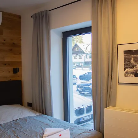 Lejlighed Enjoyharrachov - Atraktivni Slunny Klimatizovany 24 V Centru Harrachova S Velkou Terasou, Saunou, Parkovanim, Wifi-wlan, Sat, Herni Konzoli, Netflix Zdarma A Moznosti Dobijeni Auta Jen 150m Od Lanovky